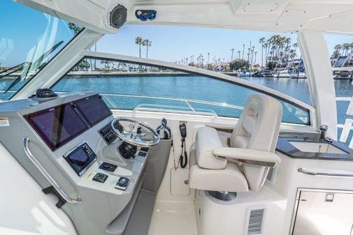 Boston Whaler 345 Conquest image