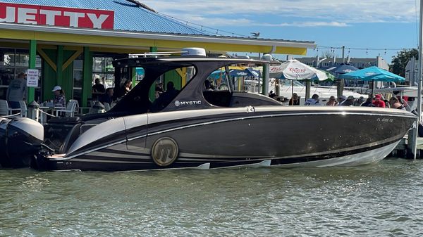 Mystic Powerboats M4200 