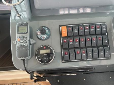 Pursuit OS-385-OFFSHORE image