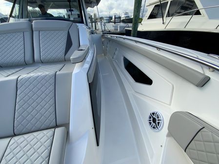 Pursuit S428-SPORT image