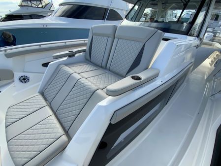 Pursuit S428-SPORT image