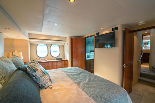 Hatteras 60 Motor Yacht image