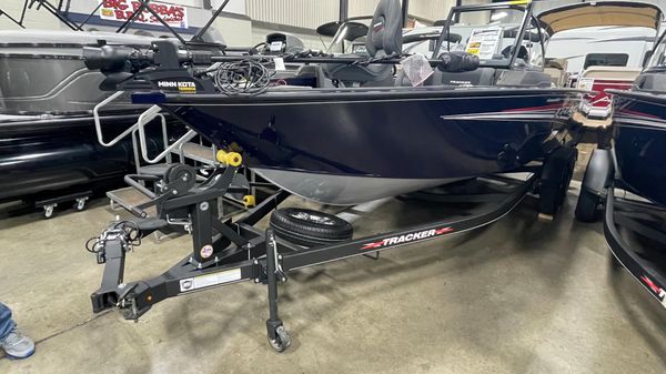 Tracker Targa V-19 WT