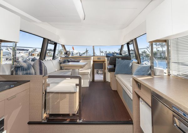 Prestige 420 Flybridge image