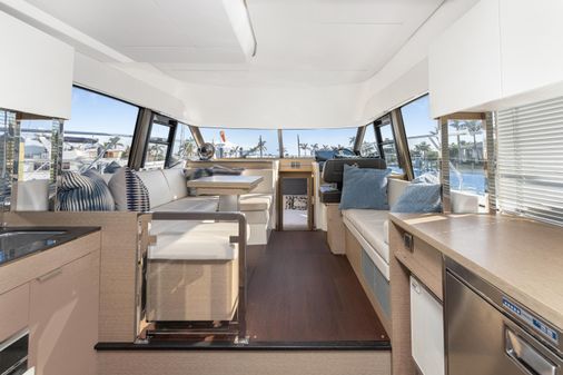 Prestige 420 Flybridge image