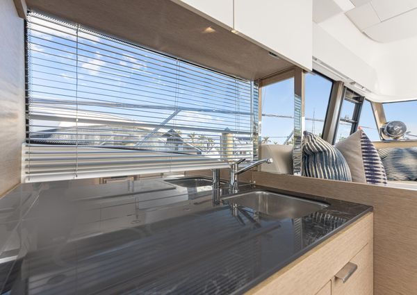 Prestige 420 Flybridge image