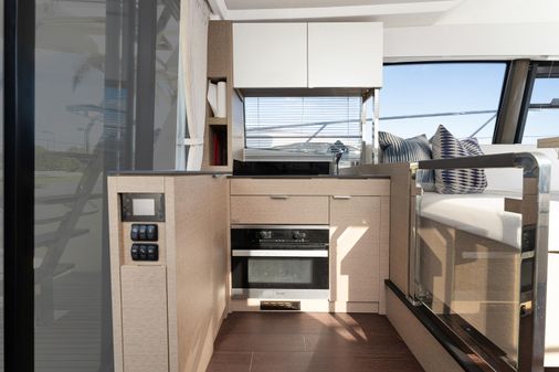 Prestige 420 Flybridge image