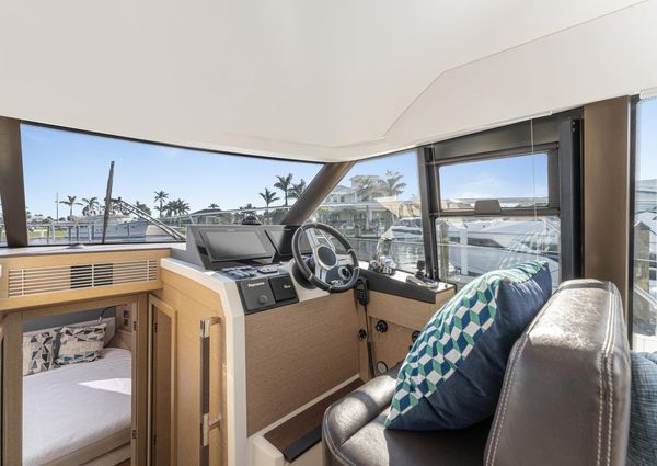 Prestige 420 Flybridge image