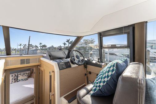 Prestige 420 Flybridge image