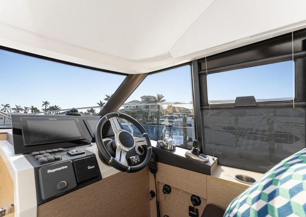 Prestige 420 Flybridge image