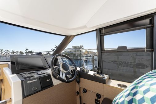 Prestige 420 Flybridge image