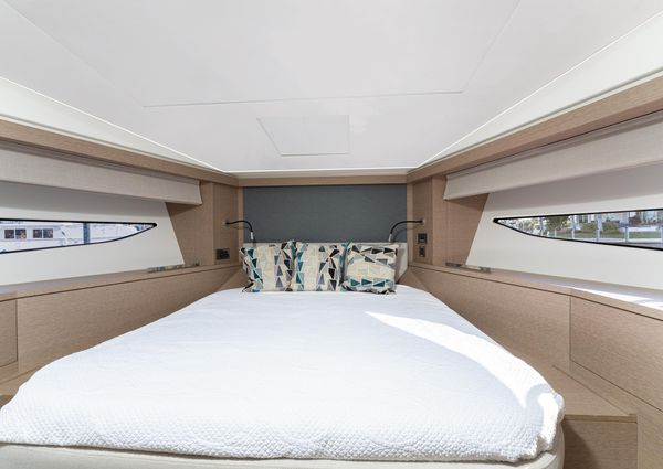 Prestige 420 Flybridge image