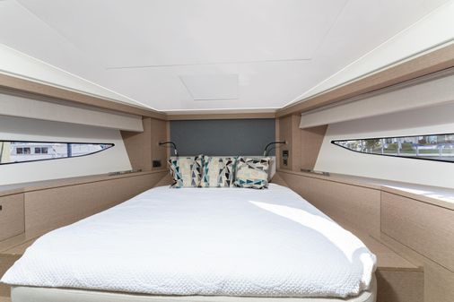 Prestige 420 Flybridge image