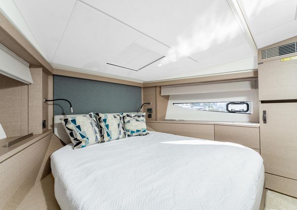 Prestige 420 Flybridge image