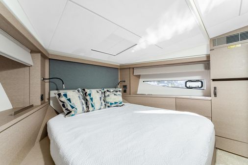 Prestige 420 Flybridge image