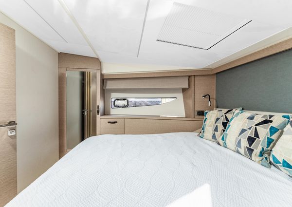 Prestige 420 Flybridge image