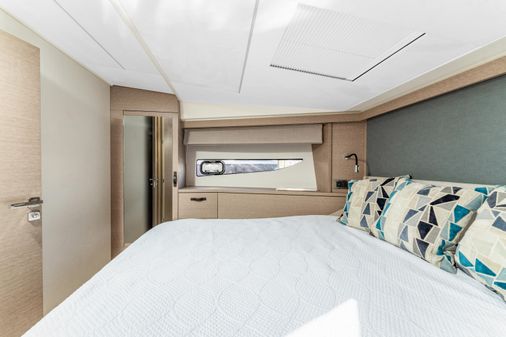 Prestige 420 Flybridge image