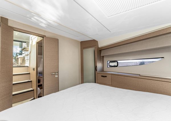 Prestige 420 Flybridge image