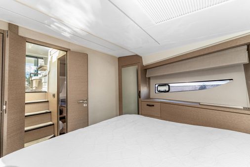 Prestige 420 Flybridge image