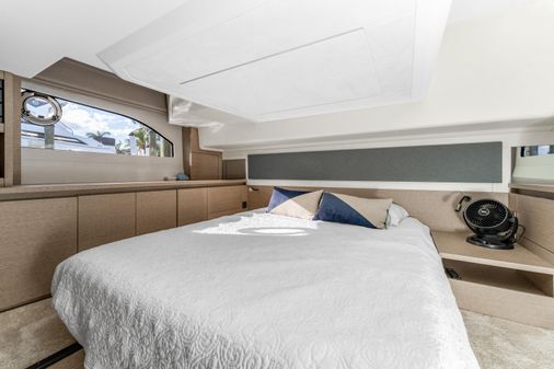 Prestige 420 Flybridge image