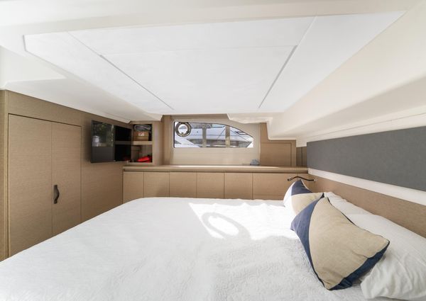 Prestige 420 Flybridge image