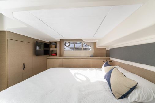 Prestige 420 Flybridge image