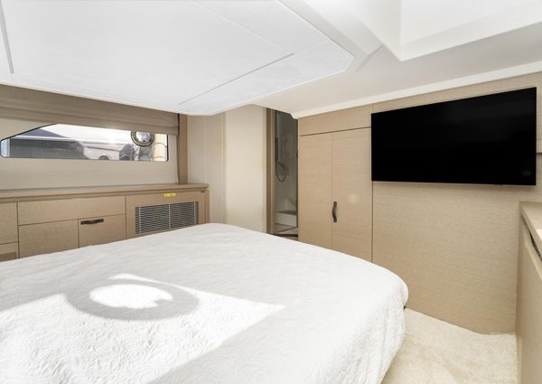 Prestige 420 Flybridge image