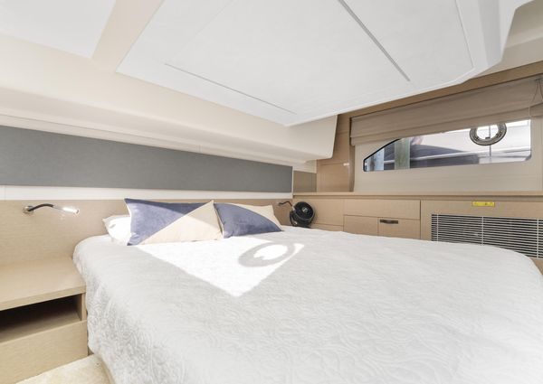 Prestige 420 Flybridge image