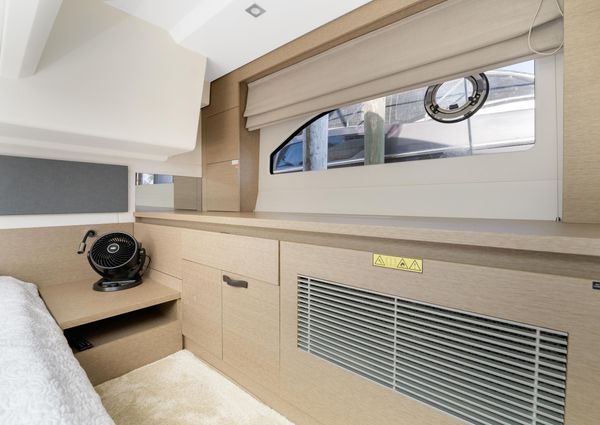 Prestige 420 Flybridge image