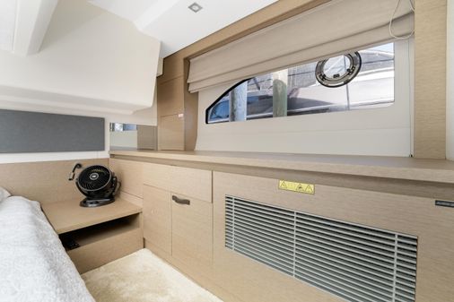 Prestige 420 Flybridge image