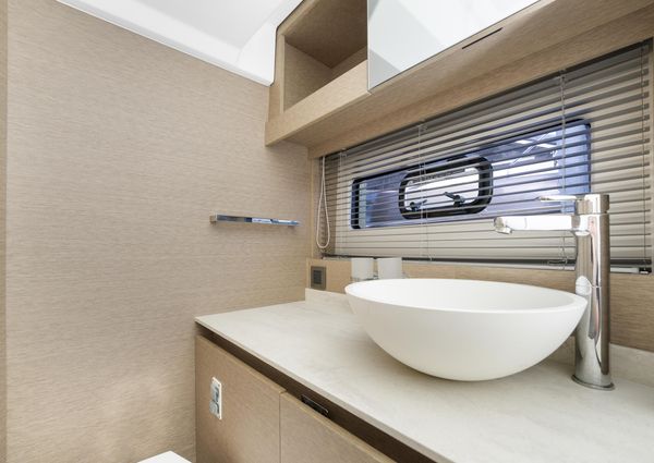 Prestige 420 Flybridge image