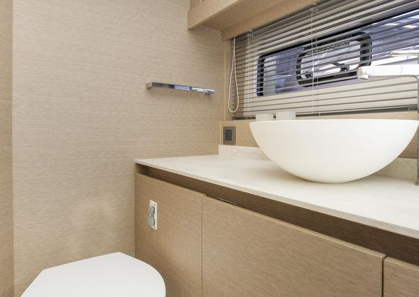 Prestige 420 Flybridge image