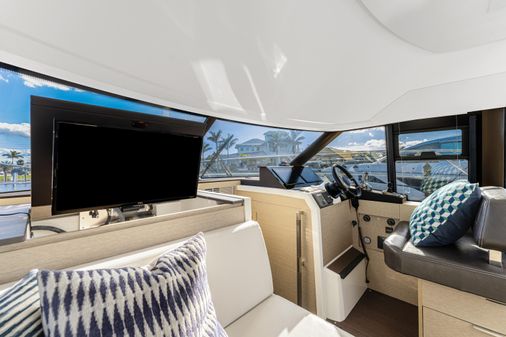 Prestige 420 Flybridge image