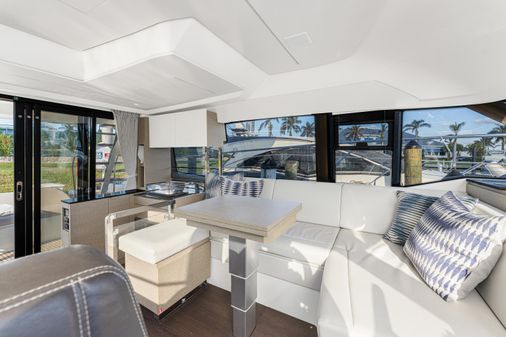 Prestige 420 Flybridge image