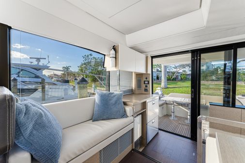 Prestige 420 Flybridge image