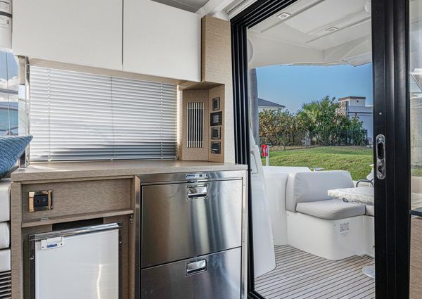 Prestige 420 Flybridge image