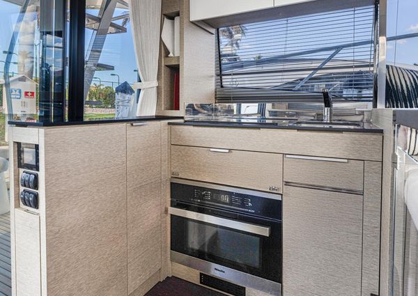 Prestige 420 Flybridge image