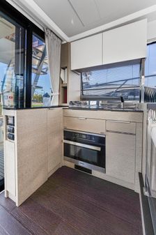 Prestige 420 Flybridge image