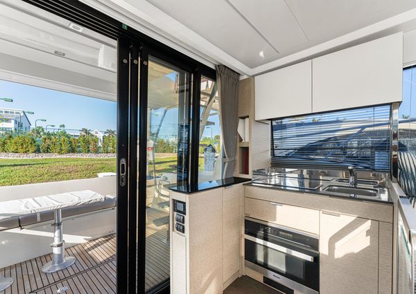 Prestige 420 Flybridge image