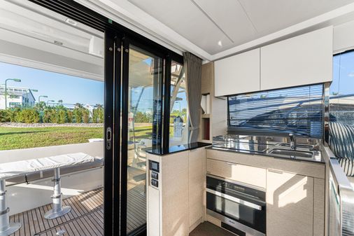 Prestige 420 Flybridge image