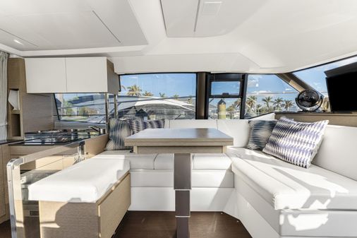 Prestige 420 Flybridge image