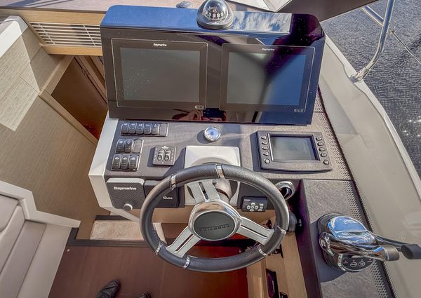 Prestige 420 Flybridge image