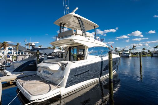 Prestige 420 Flybridge image