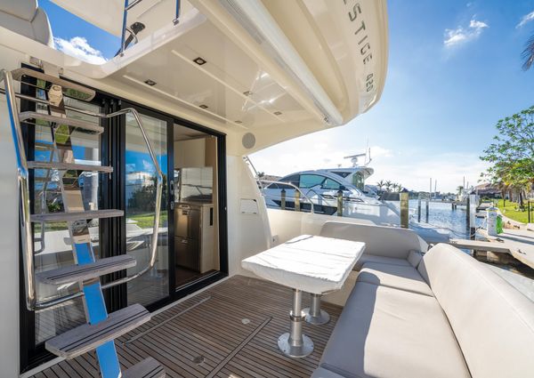 Prestige 420 Flybridge image