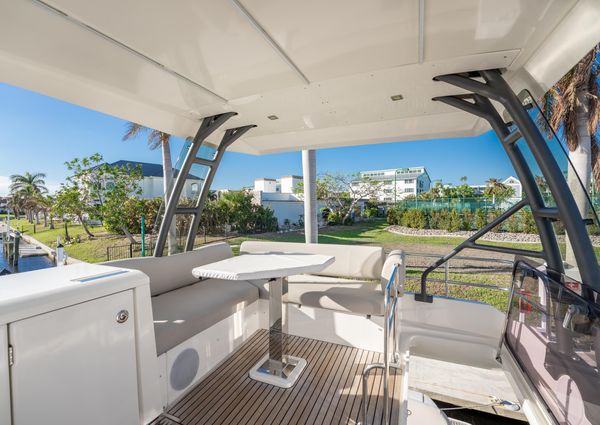 Prestige 420 Flybridge image