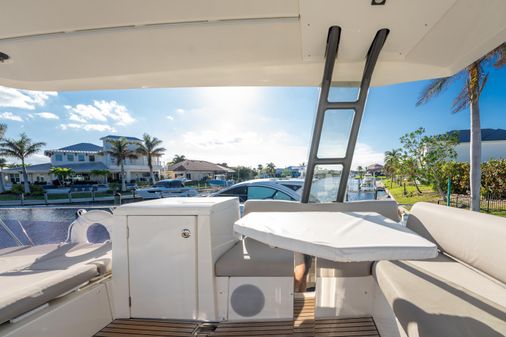 Prestige 420 Flybridge image