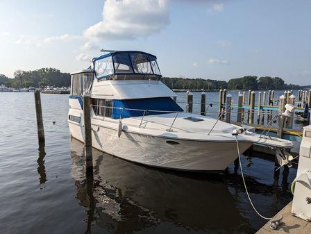 Carver 33 Aft Cabin image