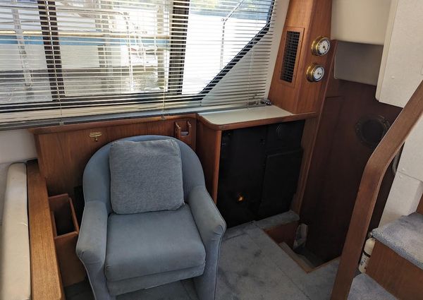 Carver 33 Aft Cabin image