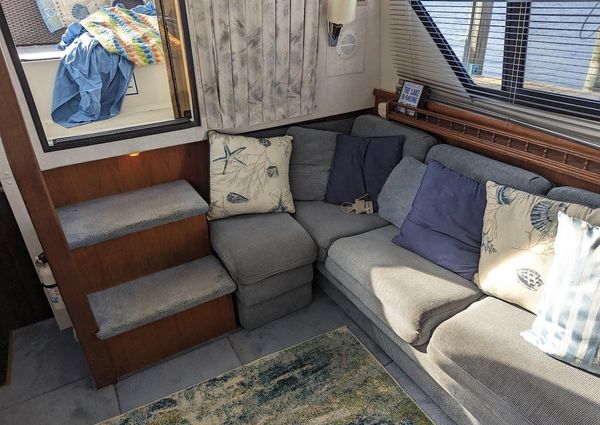 Carver 33 Aft Cabin image