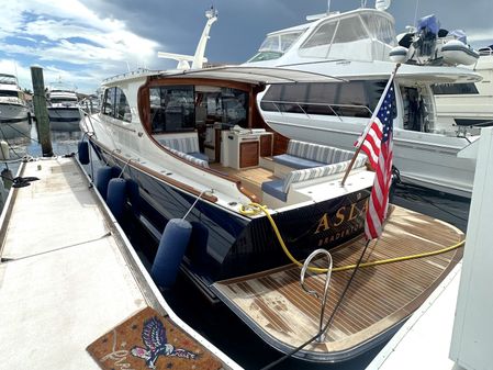 Hinckley Talaria 43 Motoryacht image